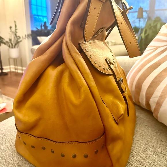 PATRISI ITALIAN LEATHER shoulder bag quality crafted with exquisite hardware. - Picture 9 of 14